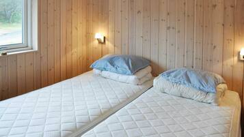 3 bedrooms, cots/infant beds