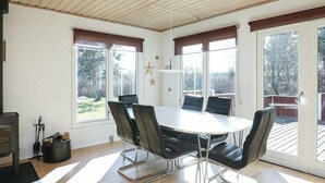 Dining - Attractive Holiday Home in Bindslev With Barbecue (Bindslev)