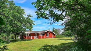 Exterior - Attractive Holiday Home in Bindslev With Barbecue (Bindslev)