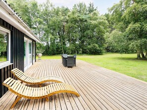 House | Exterior - Garden View Holiday Home in Frederikshavn near Sea (Jerup)