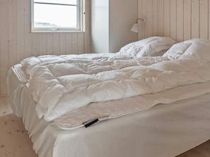 3 bedrooms, cribs/infant beds