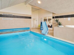 Casa | Alberca | Alberca techada y alberca al aire libre