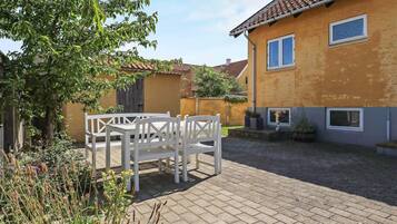 House | Pemandangan dari hartanah