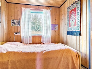 3 bedrooms, cribs/infant beds