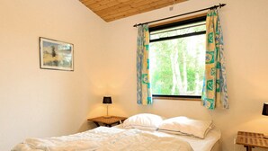 3 bedrooms, cribs/infant beds, individually furnished - Pleasant Holiday Home in Føllenslev near Sea (Follenslev)
