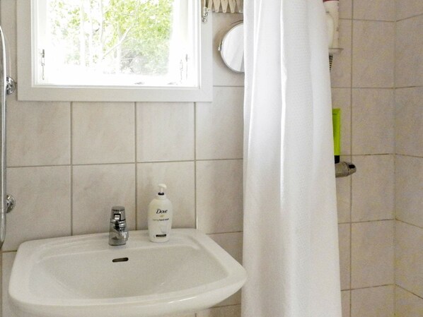 Shower - 6 Person Holiday Home in Lysekil (Lysekil)