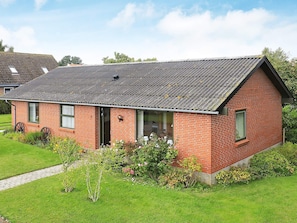 House | Exterior - Cozy Holiday Home in Syddanmark near Sea (Aeroskobing)