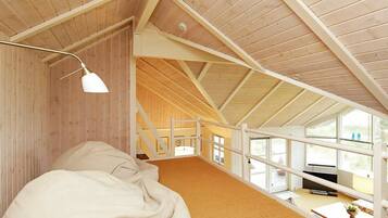 3 bedrooms, cribs/infant beds