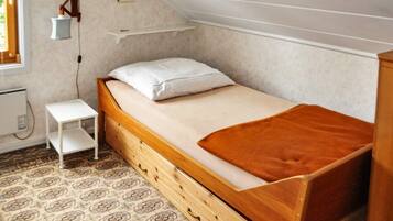 3 dormitorios, mobiliario individual, ropa de cama