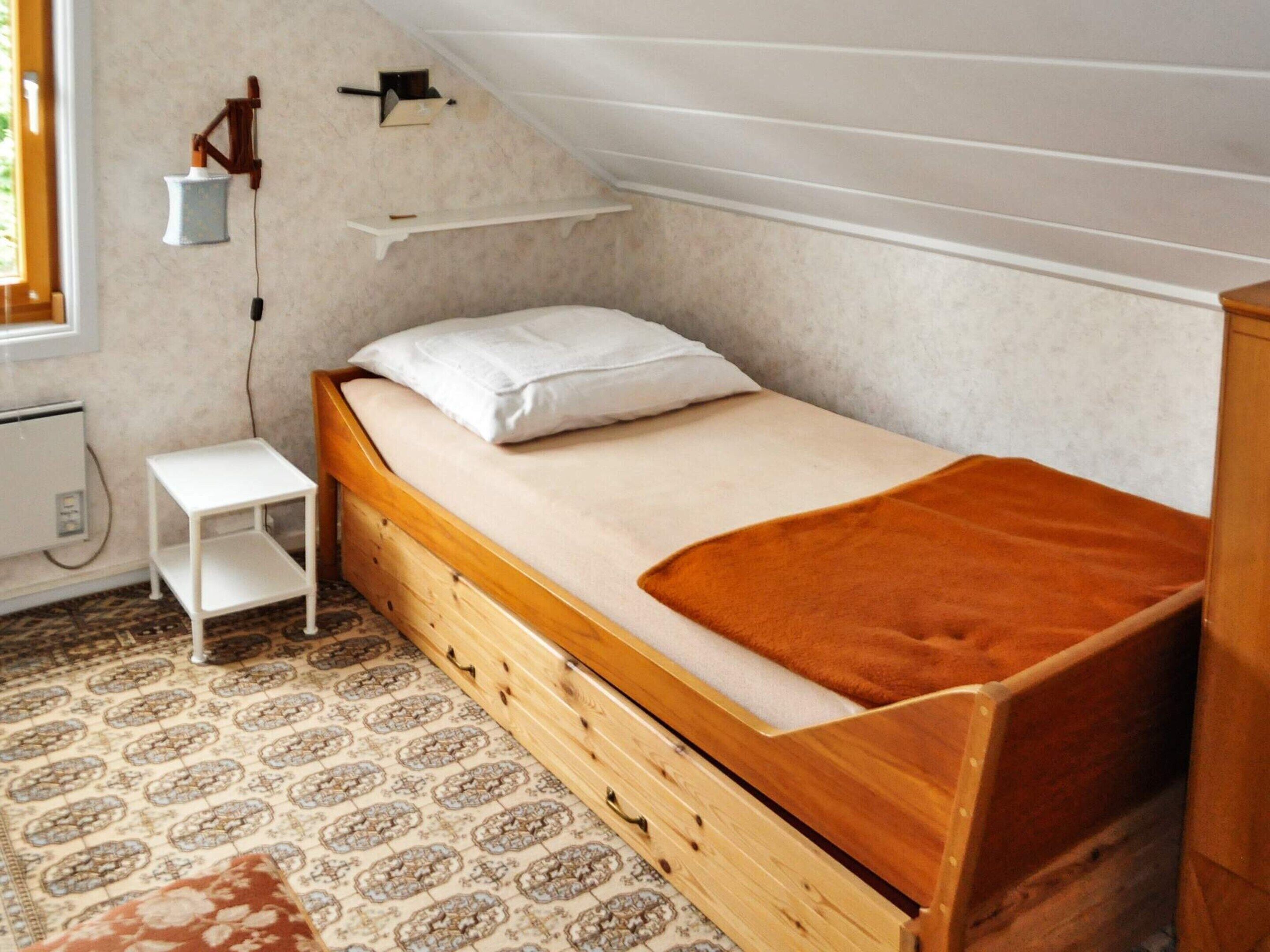 3 bedrooms, individually furnished, bed sheets