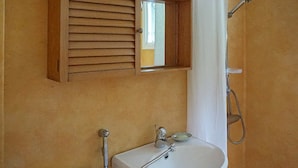 Shower - 5 Person Holiday Home in Gamleby (Gamleby)