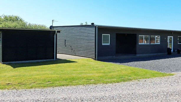 Exterior - Pretty Holiday Home in Hadsund With Roofed Terrace (Hadsund)