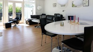 Dining - Pretty Holiday Home in Hadsund With Roofed Terrace (Hadsund)