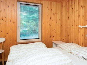 3 bedrooms, cribs/infant beds