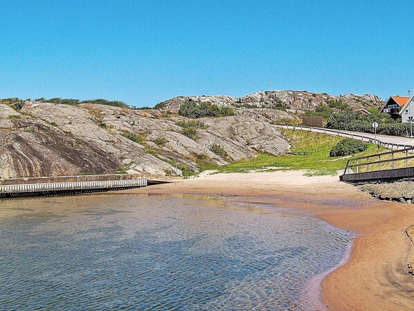 House | Beach - 4 Person Holiday Home in Skarhamn (Skaerhamn)