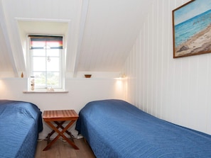 2 bedrooms, cribs/infant beds