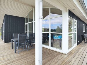 House | Outdoor dining