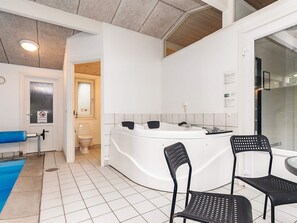 House | Spa treatment - 8 Person Holiday Home in Hadsund-by Traum (Hadsund)