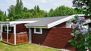 Exterior - Enticing Holiday Home in Hovedstaden near Sea (Jægerspris)