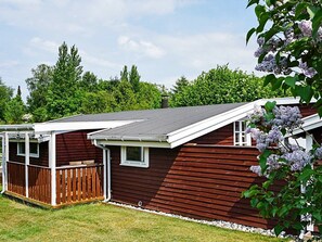 Exterior - Enticing Holiday Home in Hovedstaden near Sea (Jægerspris)