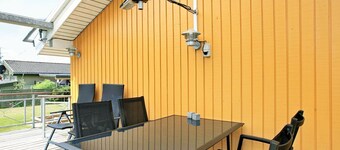 Modern Holiday Home in Millinge Near Sea