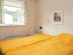 1 bedroom, cribs/infant beds