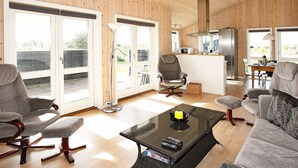 DVD player - Spacious Holiday Home in Vestervig With Terrace (Vestervig)