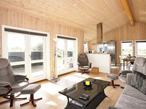 DVD player - Spacious Holiday Home in Vestervig With Terrace (Vestervig)
