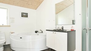 Spa treatment - Spacious Holiday Home in Vestervig With Terrace (Vestervig)
