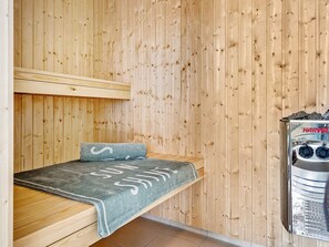 House | Sauna - Chic Holiday Home in Hovedstaden near Sea (Vejby)