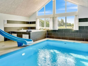 Hus | Pool | Inomhuspool och utomhuspool