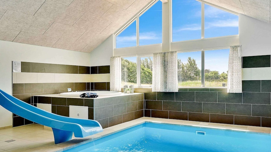 Chic Holiday Home in Hovedstaden near Sea