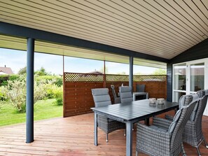 Outdoor dining - Boutique Holiday Home in Follonica With sea Beach Nearby (Slagelse)