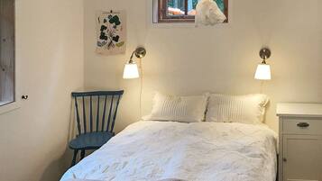 3 bedrooms, individually furnished, bed sheets