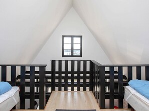 1 bedroom, cribs/infant beds