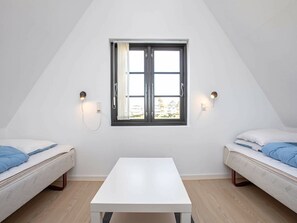 1 bedroom, cribs/infant beds