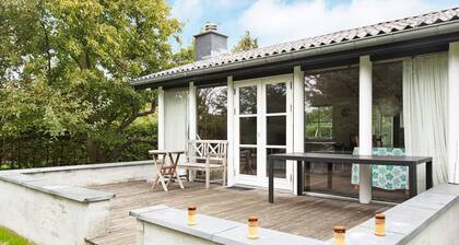 6 Person Holiday Home in Dronningmolle-by Traum