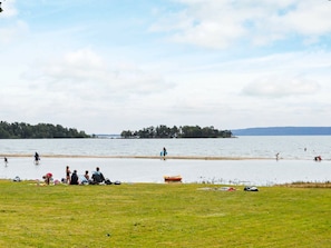 Beach - 6 Person Holiday Home in Brålanda (Bralanda)
