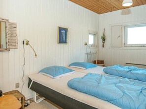 3 bedrooms, cribs/infant beds