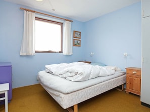 3 bedrooms, cribs/infant beds