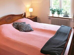 3 bedrooms, individually furnished - 6 Person Holiday Home in Lidköping (Lidköping)