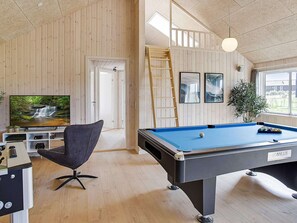 House | Game room