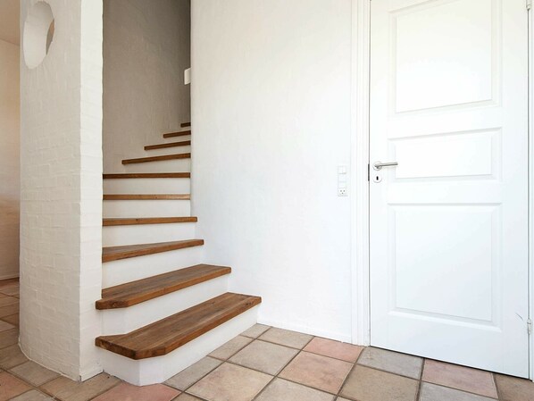 1 bedroom, cribs/infant beds