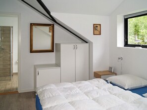 Room - 6 Person Holiday Home in Hals (Hals)