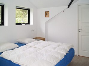 Room - 6 Person Holiday Home in Hals (Hals)