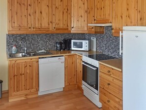 Private kitchen - 4 Star Holiday Home in Aukra (Aukra)