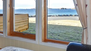 A room with a view of a beach and the sea. - 4 Star Holiday Home in Aukra (Aukra)