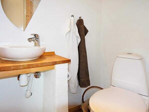 Bathroom - 6 Person Holiday Home in Hadsund (Hadsund)