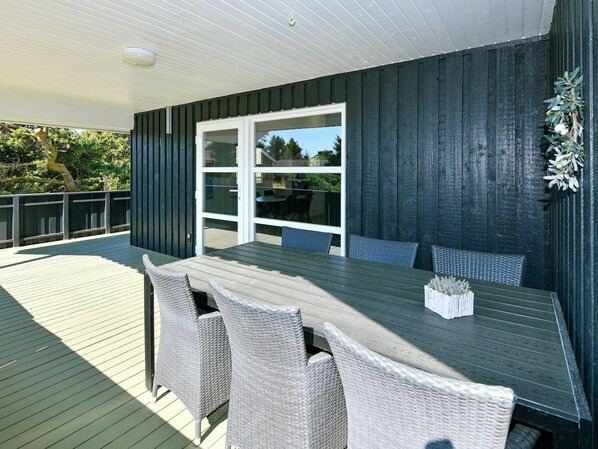 Balcony - Gorgeous Holiday House in Jutland With Terrace (Henne)