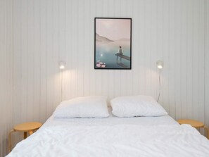 3 bedrooms, cots/infant beds - Gorgeous Holiday House in Jutland With Terrace (Henne)